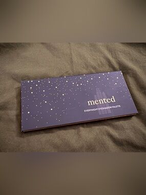 Mented Cosmetics Everynight Eyeshadow Palette - Navy Blue with Gold Stars